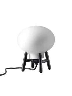 U6 Mini Hiti Bordlampe, opalt glas/valnød fra FDB Møbler