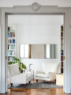 V11 Lounge Chair, smooth leather coffee fra GUBI