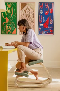 Variable balans stol, dark brown wood/revive 194 fra Variér