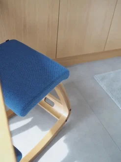 Variable Balans Stol, light brown wood/reflect 984 fra Variér