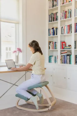 Variable Balans Stol, light brown wood fra Variér