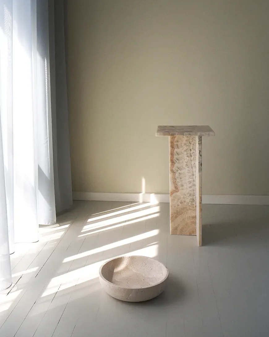 Venus Sidebord, onyx fra Wabi Sabi Nordic