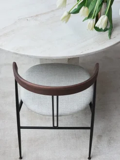 Violin Dining Chair, american walnut fra GUBI