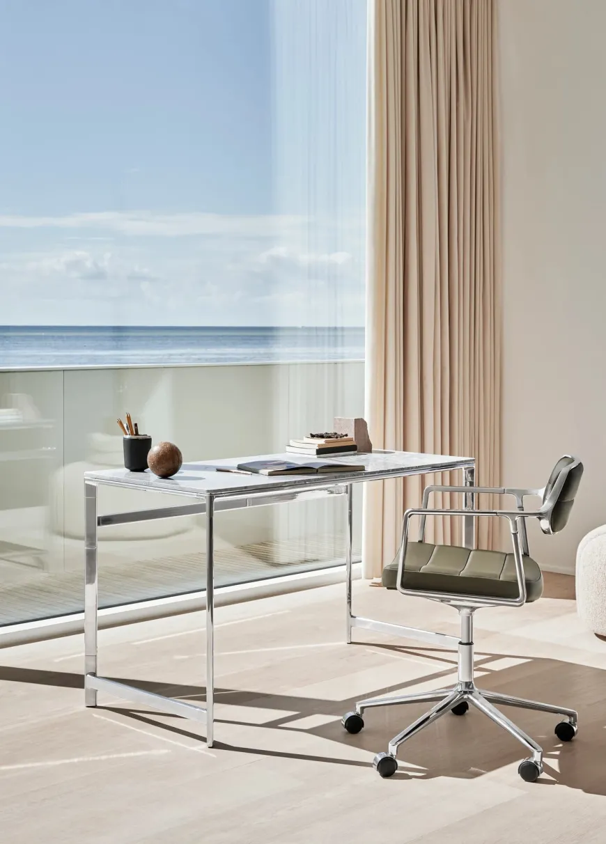 VIPP430 Studio Desk, camel leather fra Vipp