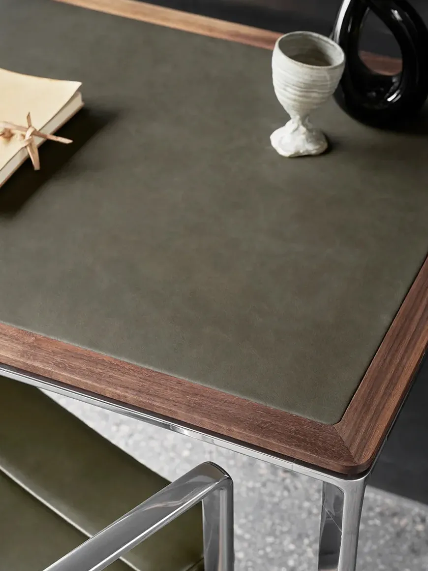 VIPP430 Studio Desk, camel leather fra Vipp