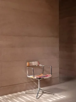 VIPP452 Swivel Chair, dark sand fra Vipp