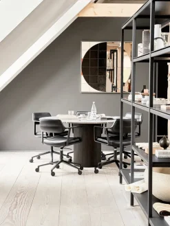 VIPP453 Swivel+ Chair m/hjul, bosco grøn læder fra Vipp