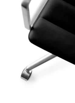 VIPP452 Swivel Chair m/hjul, dark sand fra Vipp