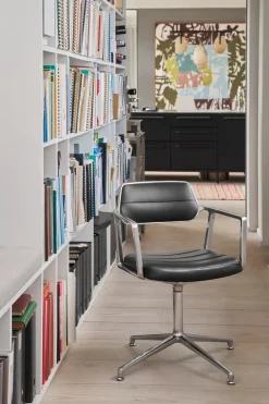 VIPP453 Swivel Chair m/hjul fra Vipp
