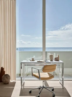 VIPP453 Swivel+ Chair m/sort stel & hjul, sort læder fra Vipp