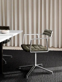 VIPP452 Swivel Chair m/sort stel, sort læder fra Vipp