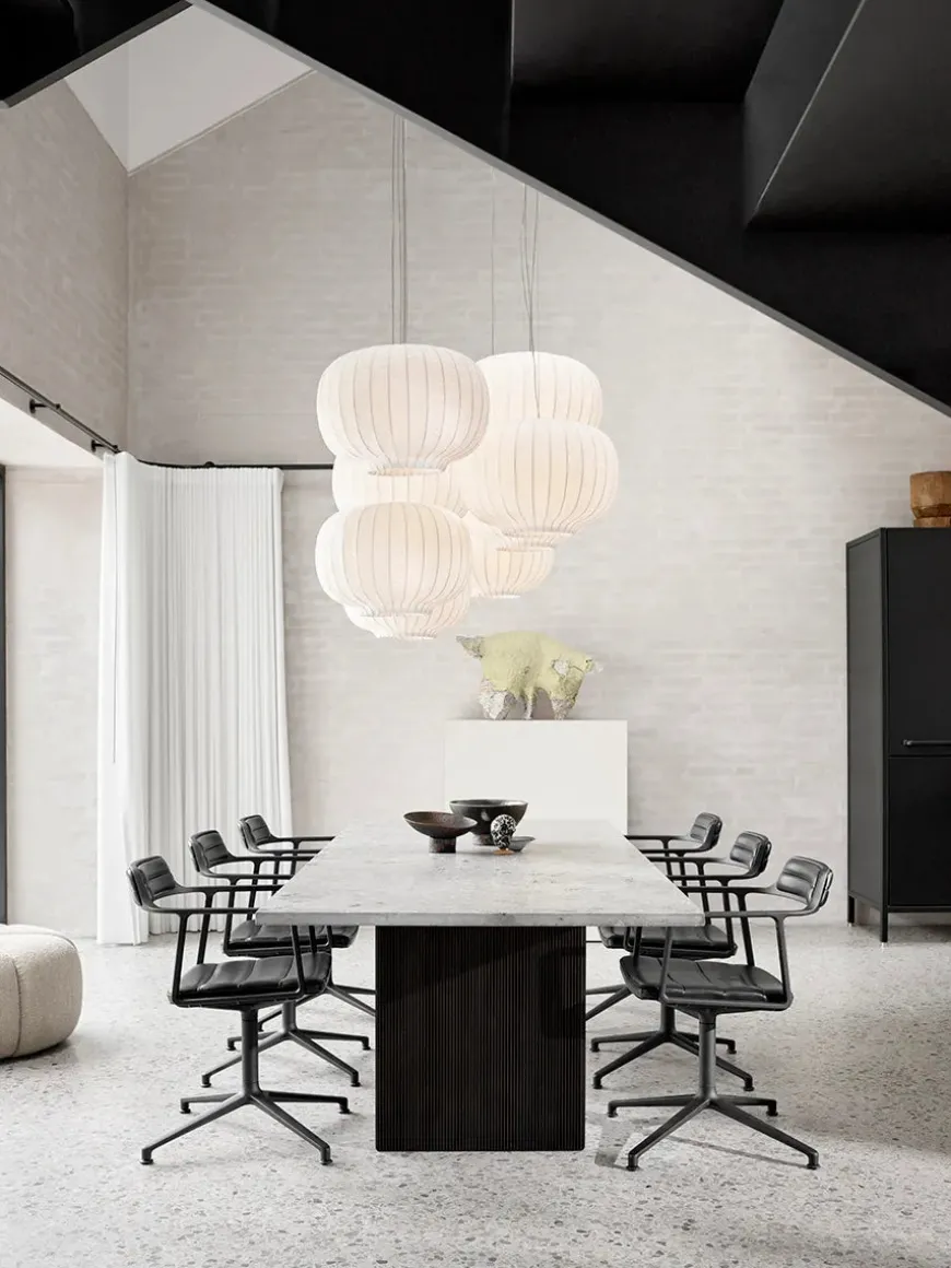 VIPP452 Swivel Chair m/sort stel, sort læder fra Vipp