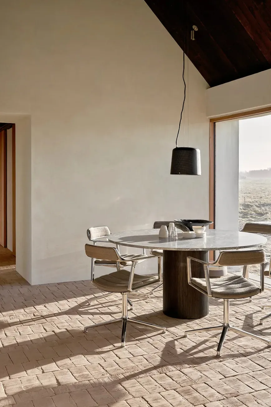 VIPP452 Swivel Chair m/sort stel, sort læder fra Vipp