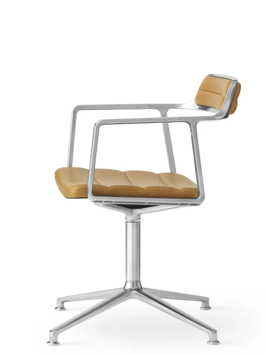 VIPP452 Swivel Chair m/sort stel, sort læder fra Vipp