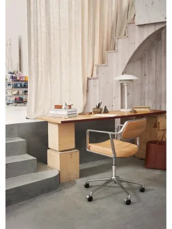 VIPP453 Swivel+ Chair, sort læder fra Vipp