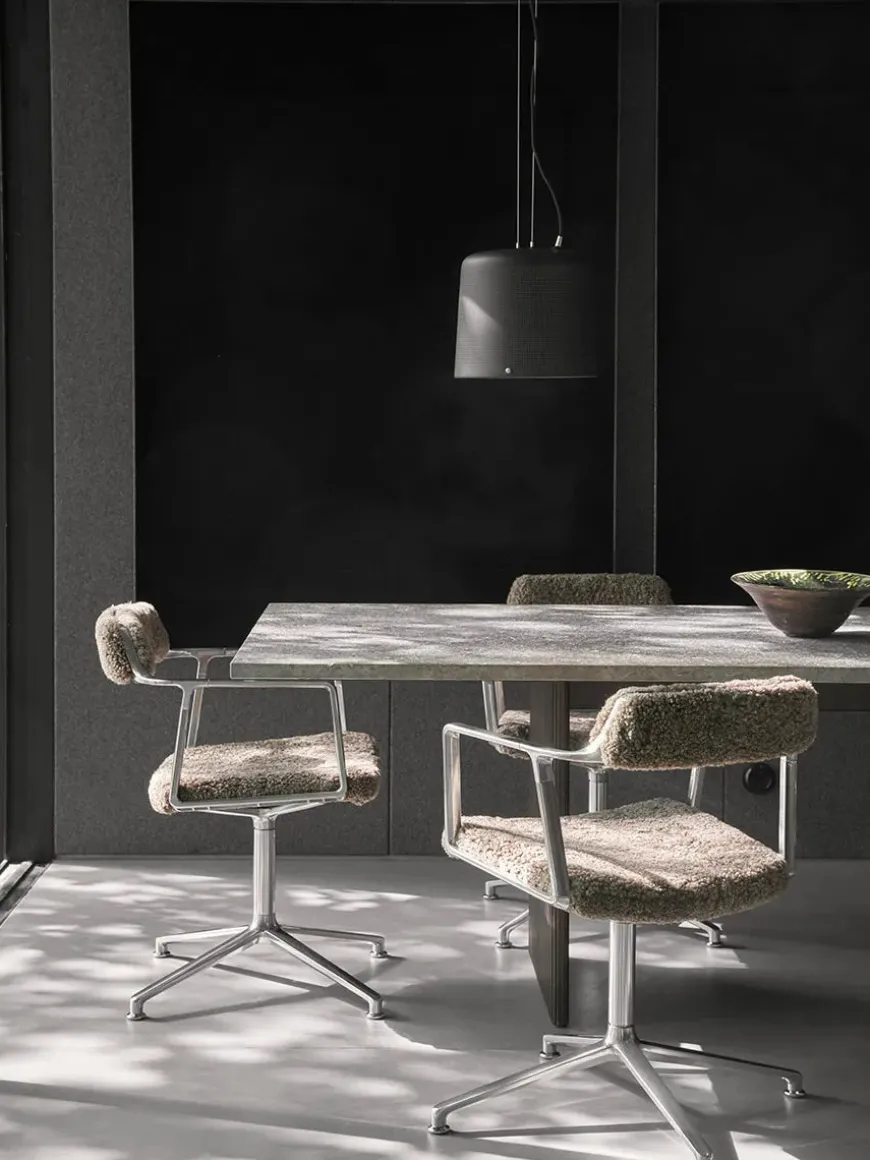 VIPP452 Swivel Chair, sort læder fra Vipp