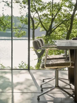 VIPP452 Swivel Chair, sort læder fra Vipp