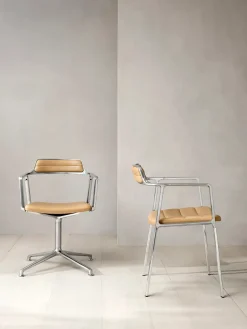 VIPP452 Swivel Chair, sort læder fra Vipp