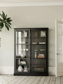 Vitrineskab N2, light oak fra Lindebjerg Design