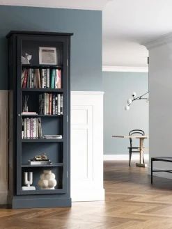 Vitrineskab N1, light oak fra Lindebjerg Design