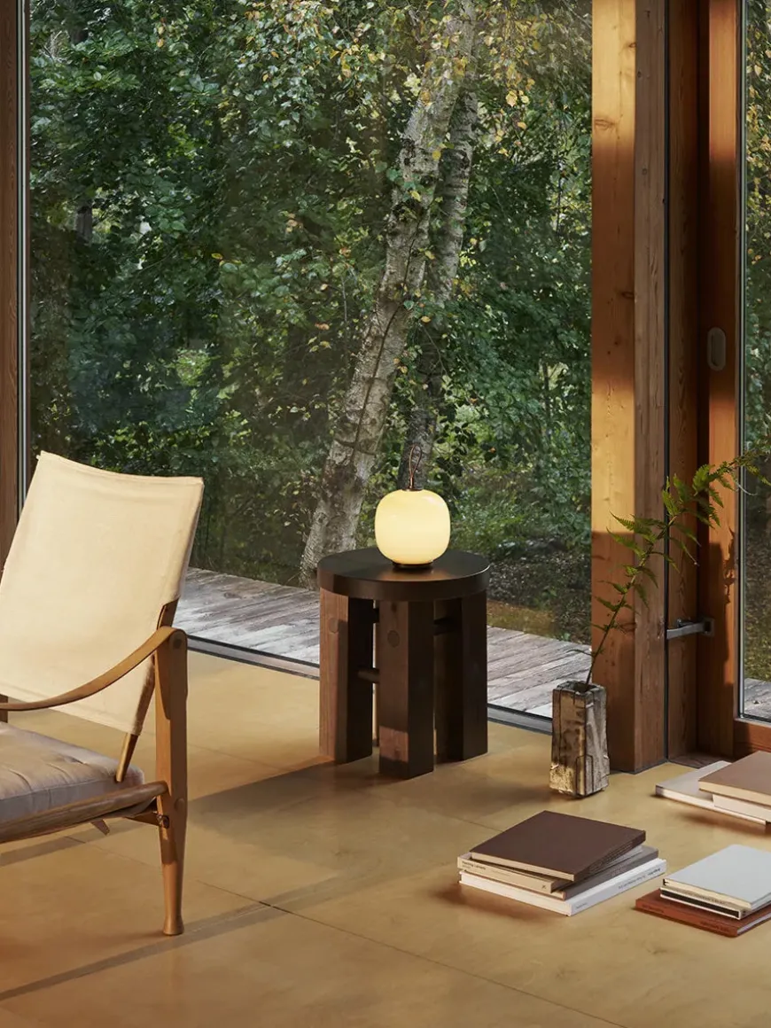 VL45 Radiohus Portable Lamp, opal white fra Louis Poulsen