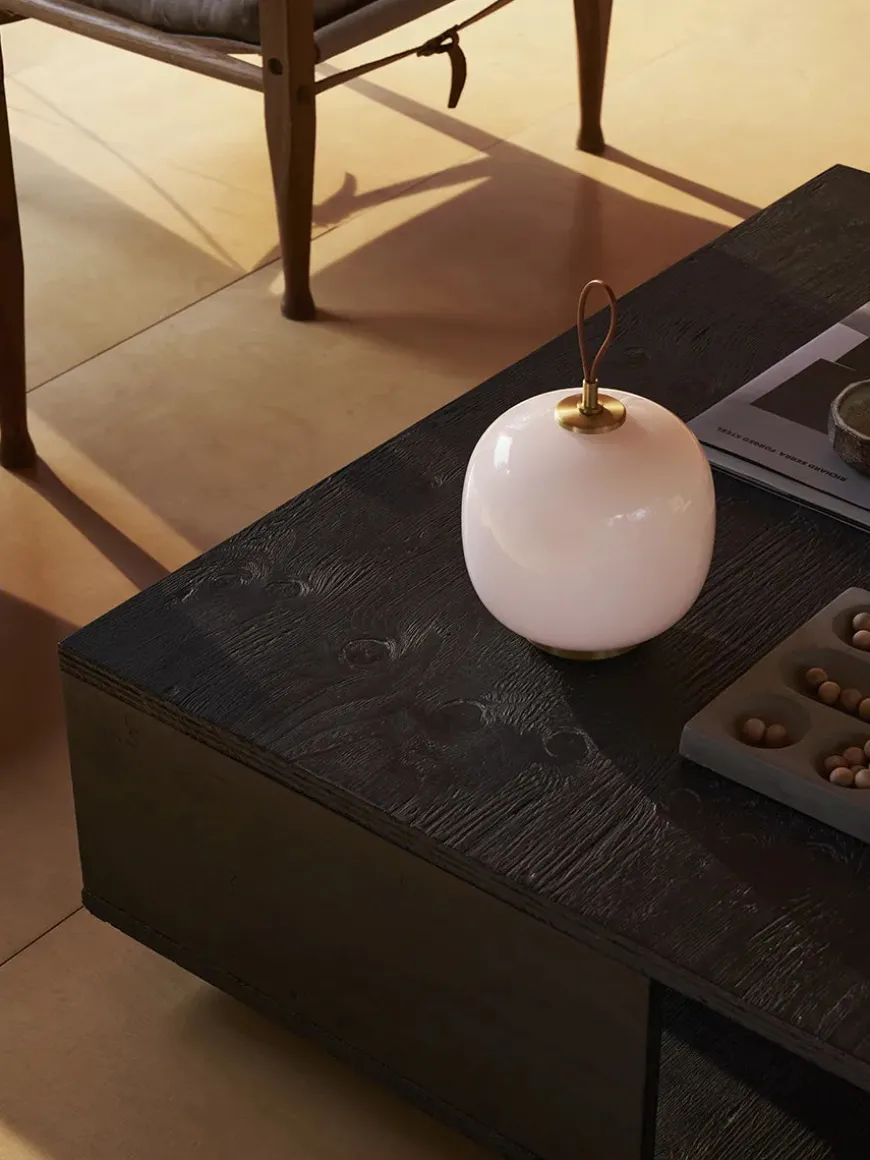 VL45 Radiohus Portable Lamp, pale rose fra Louis Poulsen