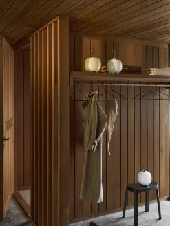 VL45 Radiohus Portable Lamp, pale rose fra Louis Poulsen