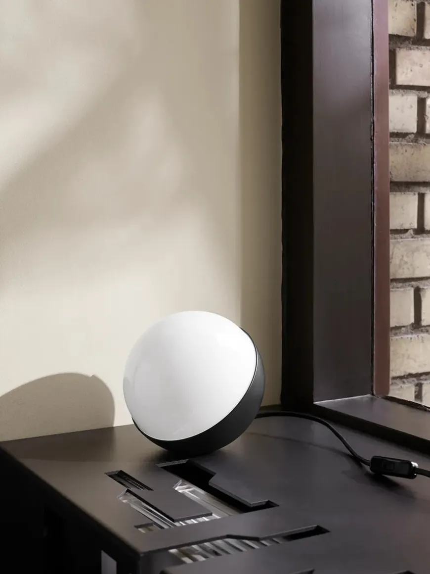 VL Studio bord/gulv fra Louis Poulsen