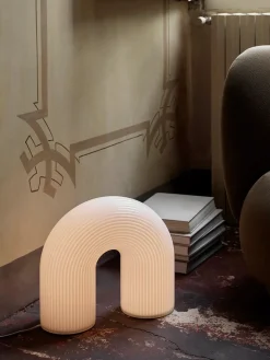 Vuelta bordlampe fra Ferm Living