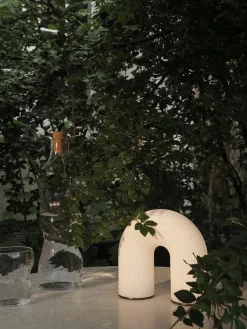 Vuelta Floor Lamp fra Ferm Living