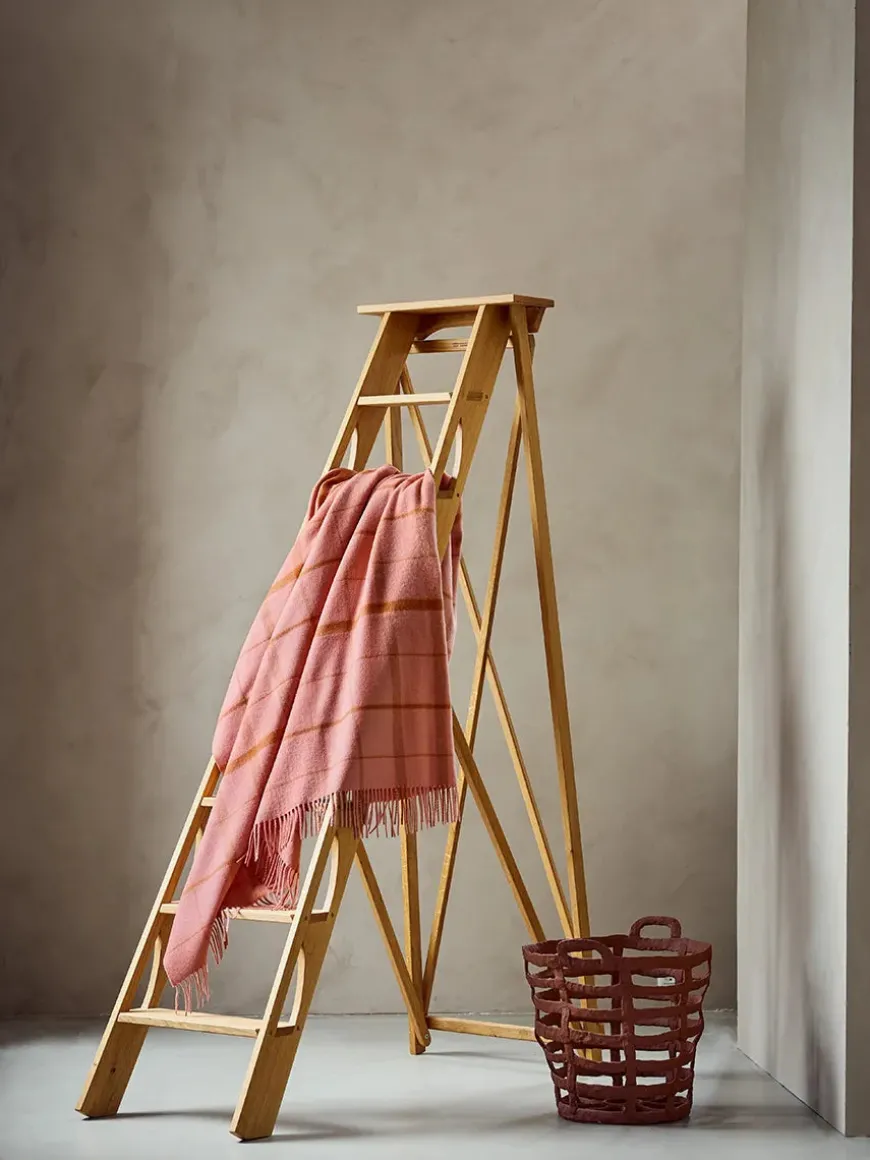 Warp & Weft Plaid, concrete/midnight fra Silkeborg Uldspinderi