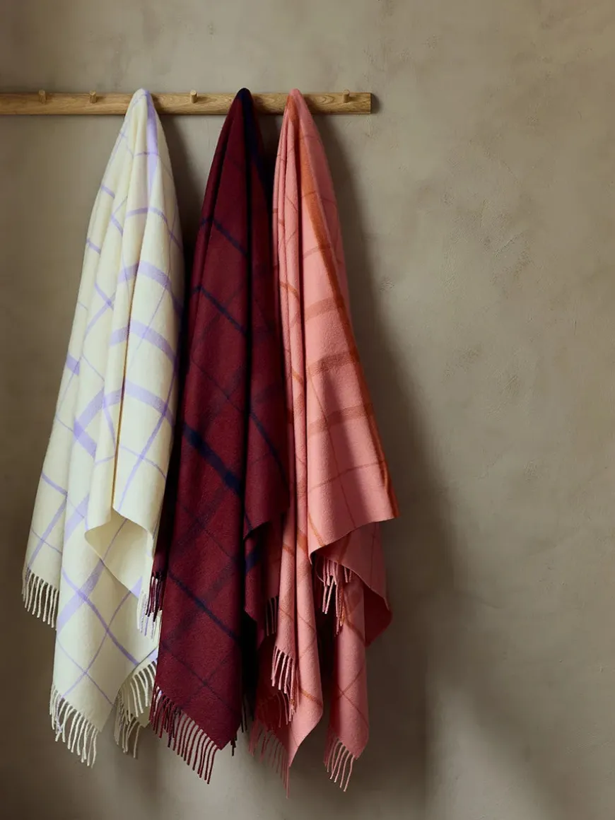 Warp & Weft Plaid, concrete/midnight fra Silkeborg Uldspinderi