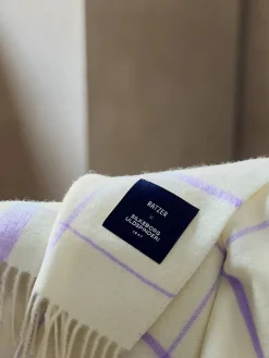 Warp & Weft Plaid, raw white/lilac fra Silkeborg Uldspinderi