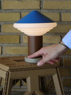 Whipped Portable Table Lamp, luminous orange fra LEO Objects