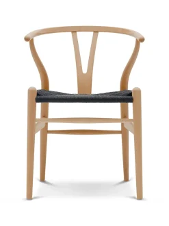 Y-stol CH24, Bøg lak med sort flet af Hans J. Wegner