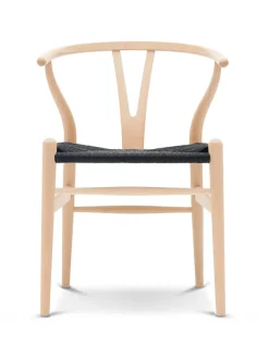 Y-stol CH24, Bøg olie med sort flet af Hans J. Wegner