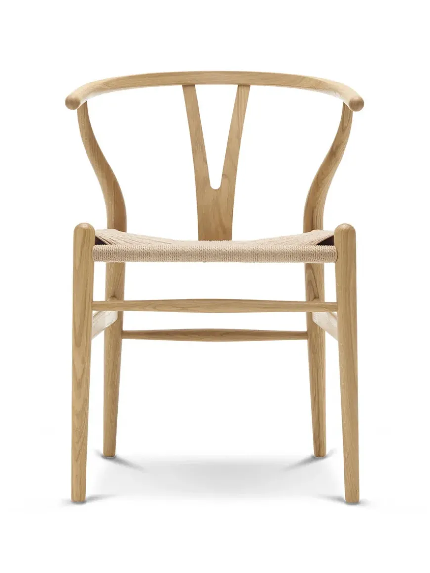 Y-stol CH24, Eg hvidolie af Hans J. Wegner