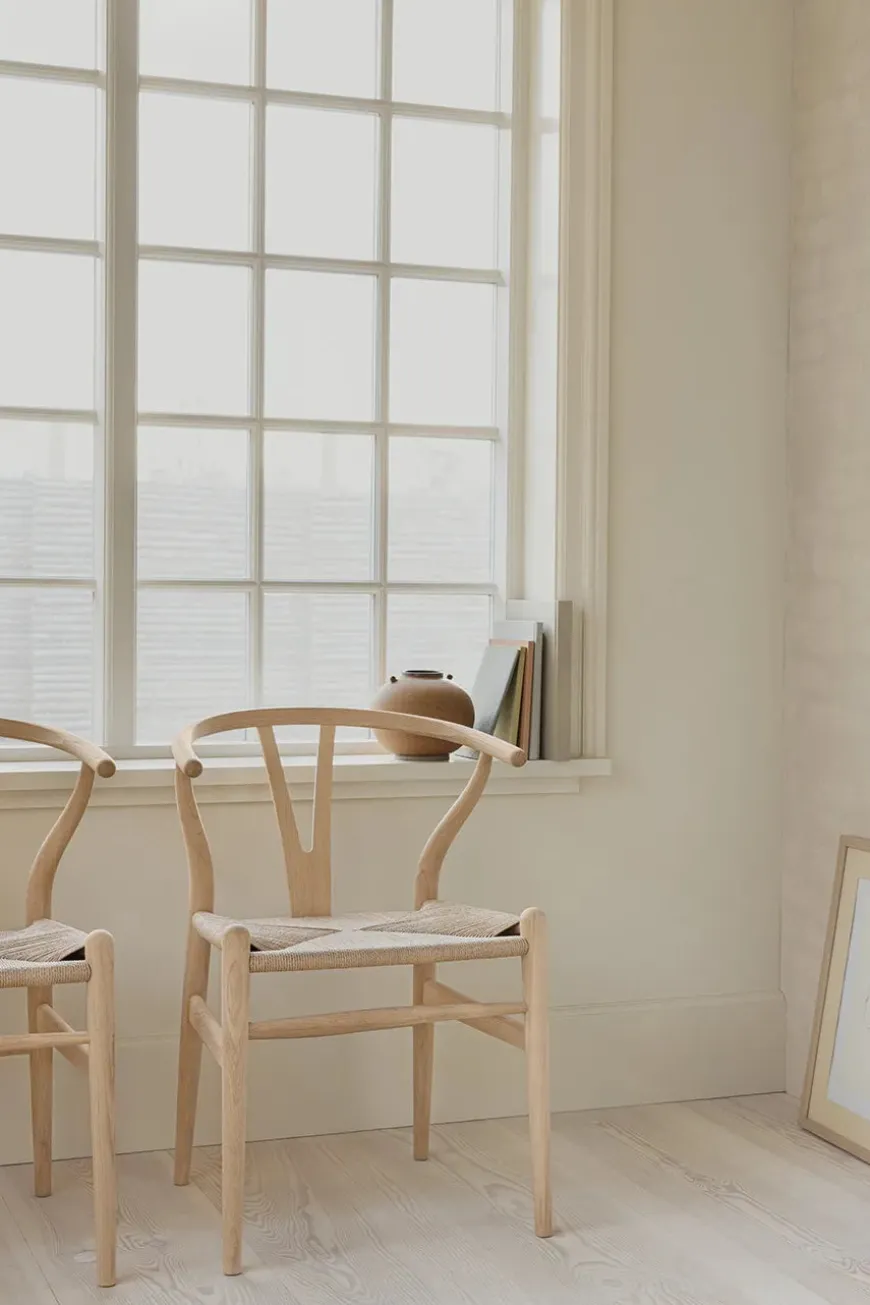 Y-stol CH24, Eg røget olie af Hans J. Wegner