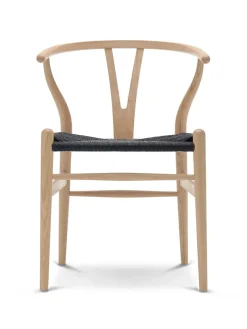 Y-stol CH24, Eg røget olie med sort flet af Hans J. Wegner