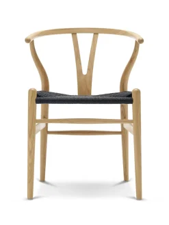 Y-stol CH24, Eg sæbe med sort flet af Hans J. Wegner