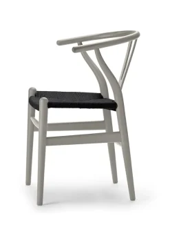 Y-stol CH24 Soft Barley med sort flet af Hans J. Wegner