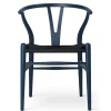 Y-stol CH24 Soft Blue med sort flet af Hans J. Wegner