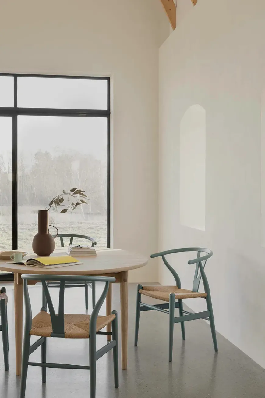 Y-stol CH24 Soft Pewter af Hans J. Wegner