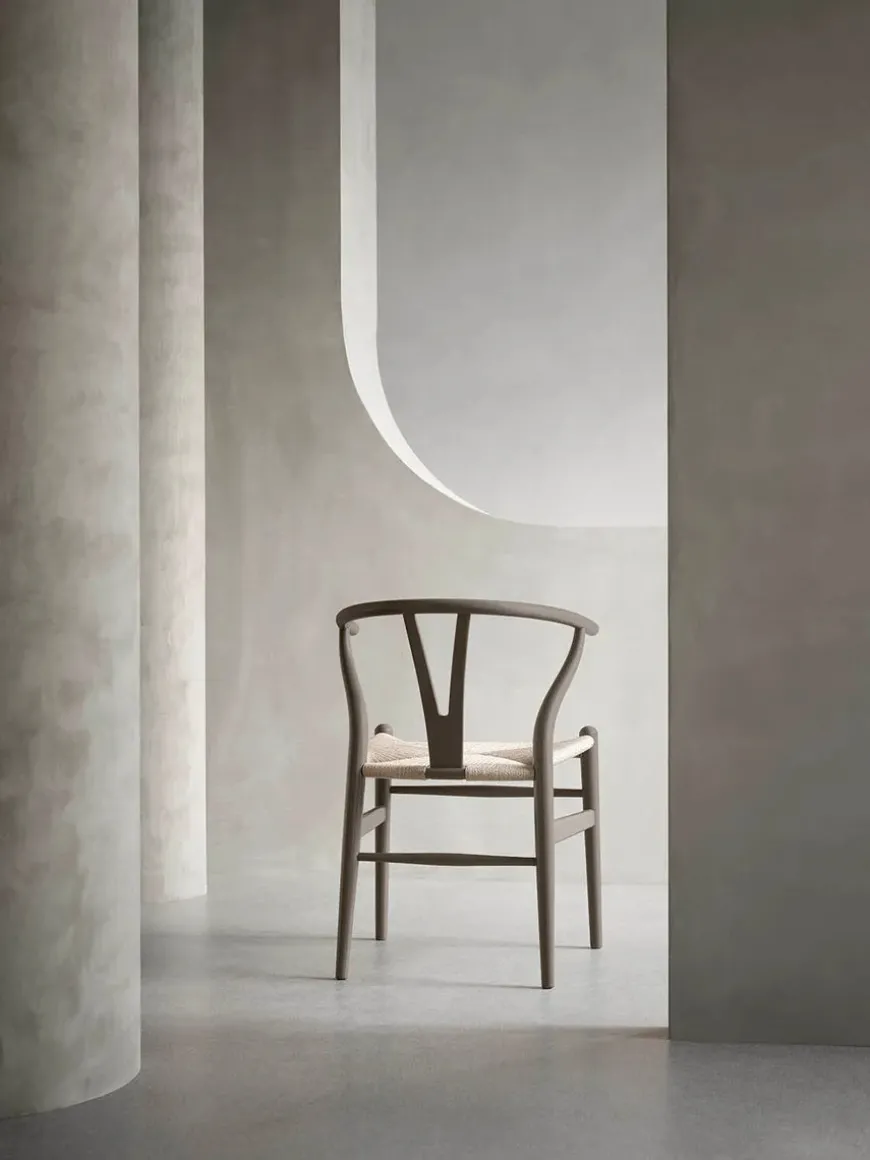 Y-stol CH24 Soft Pewter af Hans J. Wegner