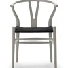 Y-stol CH24 Soft Silver Grey med sort flet af Hans J. Wegner
