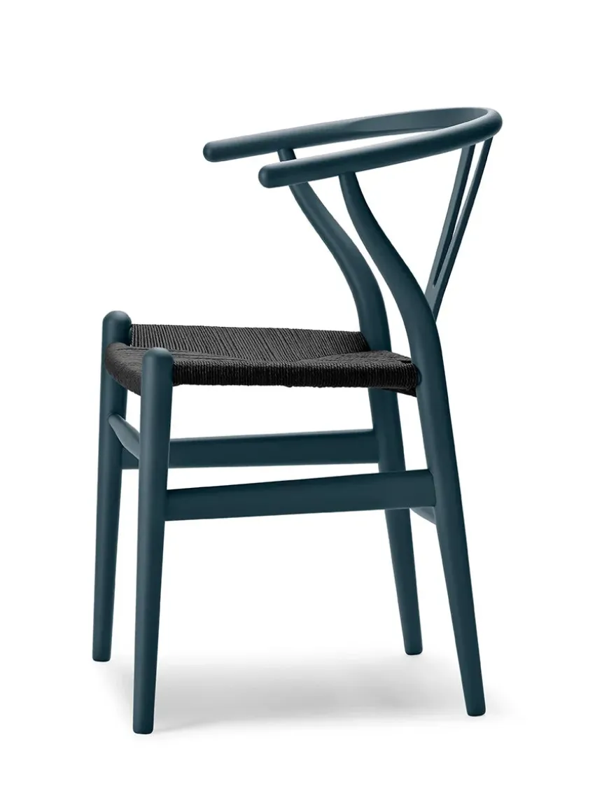 Y-stol CH24 Soft Silver Grey med sort flet af Hans J. Wegner