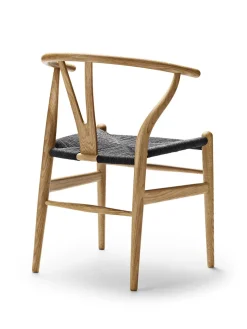 Y-stol CH24, sort eg med sort flet af Hans J. Wegner